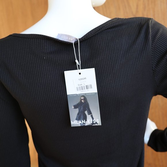 Black ribbed blouse w/lg ringed zipper - Picture 4 of 5